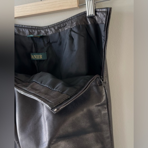 Danier Women’s Black 100% Leather Straight-Leg Pants Size 2 High Rise- bikercore - Picture 7 of 10
